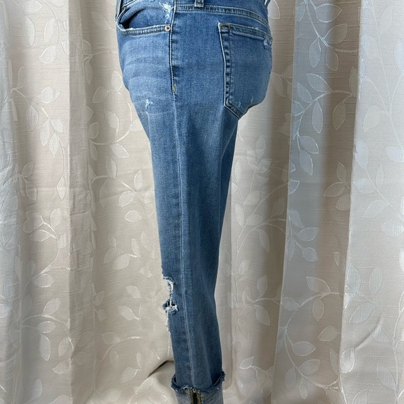 Joe’s Jeans Women’s Size‎ 28 Cuff Crop Distressed Wakley  Medium Wash Mid-Rise - Picture 6 of 11